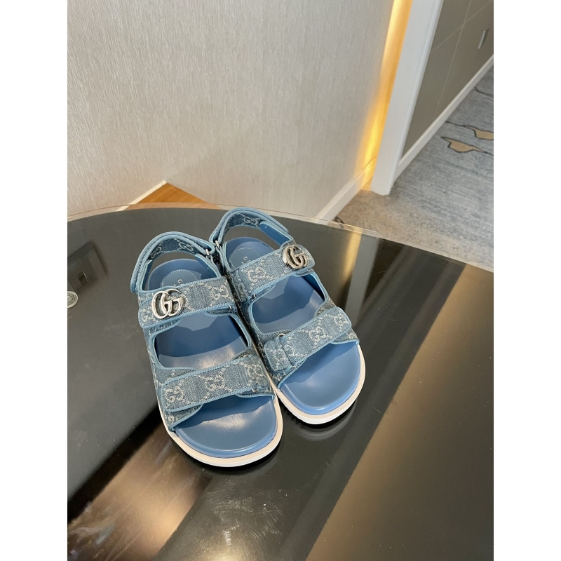 G*u*i sandals